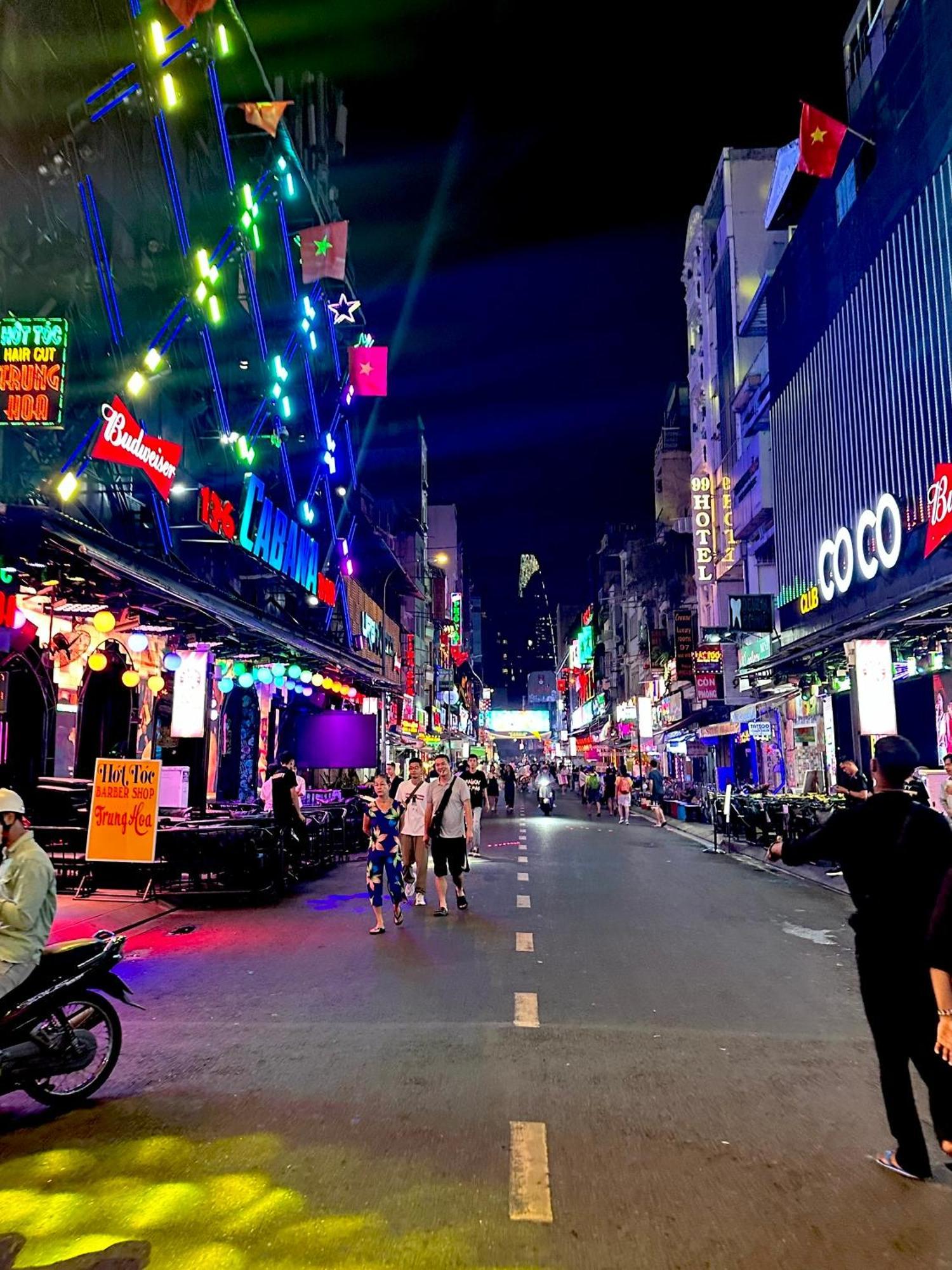 Апарт отель The Hidden Hogwarts - Nearly Bui Vien Walking Street Хошимин Экстерьер фото