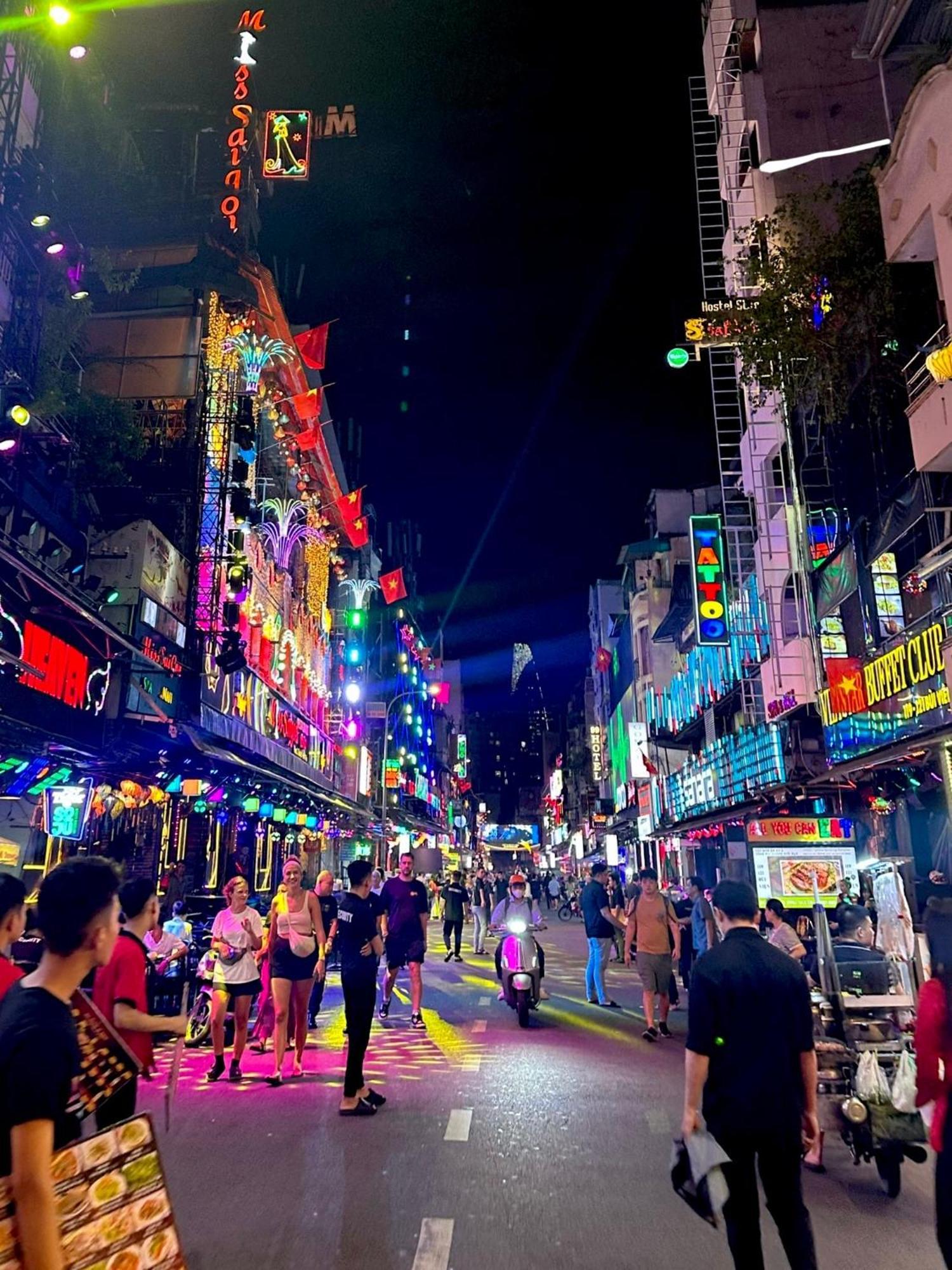 Апарт отель The Hidden Hogwarts - Nearly Bui Vien Walking Street Хошимин Экстерьер фото